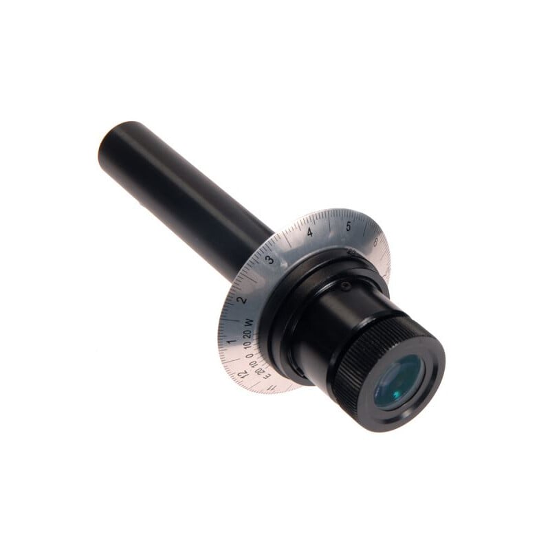 Skywatcher HM5 EQ-3-2 poolzoeker voor (verbeterde vizierinrichting) 1 Skywatcher HM5 poolzoeker voor EQ 3 2 verbeterde vizierinrichting 4 Skywatcher HM5 EQ-3-2 poolzoeker vrijstaand op witte achtergrond met schaalverdeling zichtbaar.