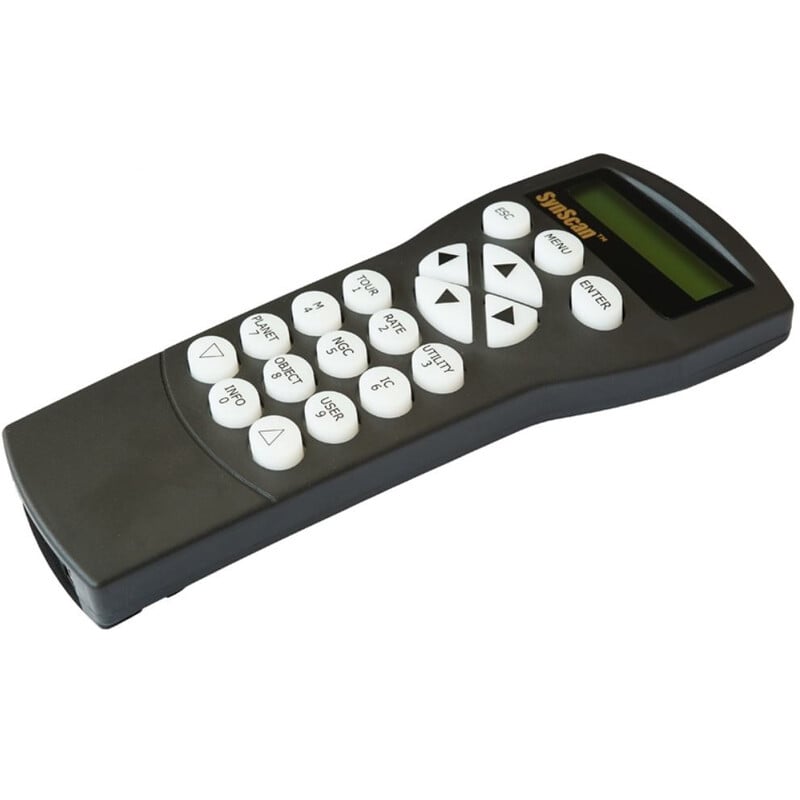 Sky-Watcher SynScan GoTo Handcontroller 1 Skywatcher handbediening SynScan GoTo 2 Skywatcher handbediening SynScan GoTo-handcontroller met groot display en witte bedieningstoetsen voor Skywatcher monteringen