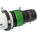 Skywatchers 50ED Flattener Evoguide (1) Skywatchers 50ED flattener gemonteerd op Evoguide 50 ED telescoop met groene focuser en klemringen.