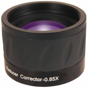 Skywatchers Brandpuntreducer corrector 0,85x zwarte cilindervormige flattener met paarse lenscoating en M48-schroefdraad.