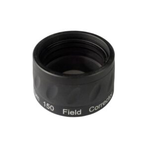 Skywatchers Esprit-150ED M48 field flattener close-up van zwarte cilindervormige correctorlens met gegraveerde tekst en M48-schroefdraad.