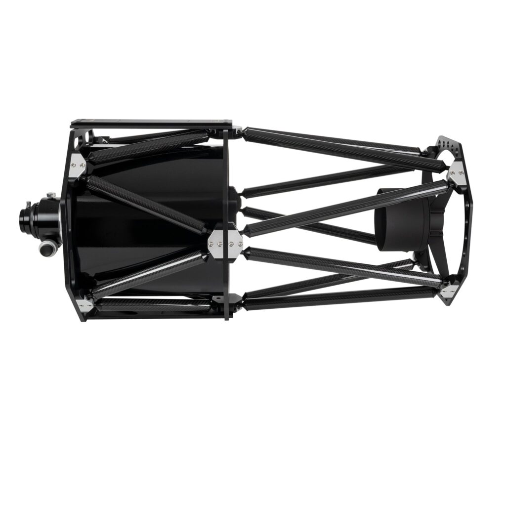 Omegon Pro RC 304/2432 detailbeeld van achterplaat met montagepunten en koelopeningen zichtbaar