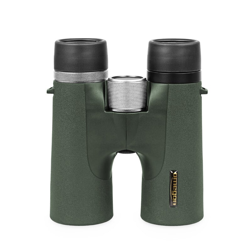 Omegon Hunter 2.0 Verrekijkers 8x42 2 Omegon Verrekijkers Hunter 2 0 8x42 2 Omegon Hunter 2.0 Verrekijkers 8x42 vooraanzicht rechtopstaand met centrale brug en klikbare oculairdoppen