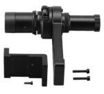 Sky-Watcher Polar Alignment Scope HEQ5-R PRO set met polarscope en montagebeugel in zwart, inclusief bevestigingsplaatje en schroeven op een witte achtergrond.