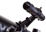 72850_levenhuk-telescope-skyline-base-80t_10_500_64fcd0c591dd65e53f606618e391b95a Close-up of the Levenhuk Skyline BASE 80T tripod leg and mount connection, highlighting its sturdy construction and adjustable height.