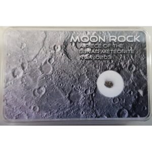 Maanmeteoriet NWA 10203 XS, klein echt fragment van de maan | SR-Meteorites