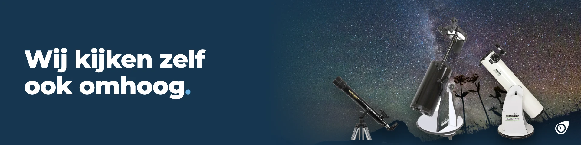 Drie telescopen naast elkaar: een Sky-Watcher Heritage-150P Dobson, een Celestron StarSense Explorer 80 lenzentelescoop en een ZWO Seestar S30 Pro slimme telescoop